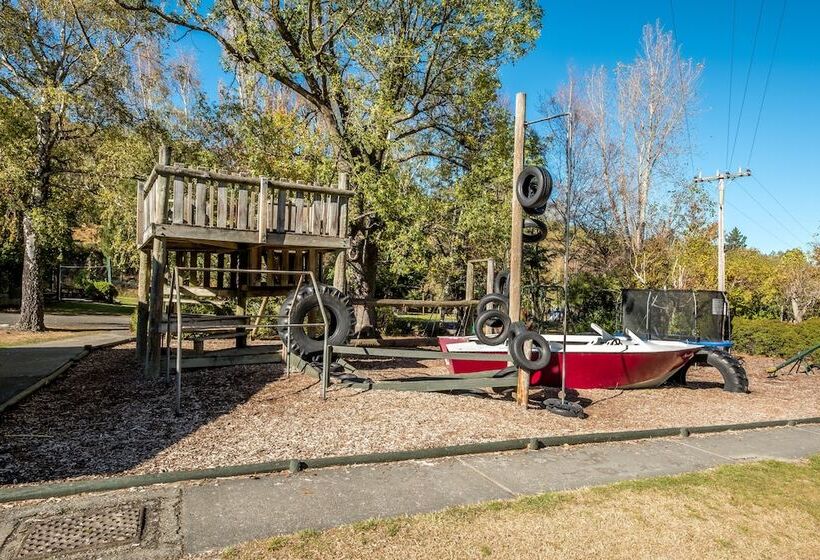 בית מלון כפרי Alpine Adventure Holiday Park