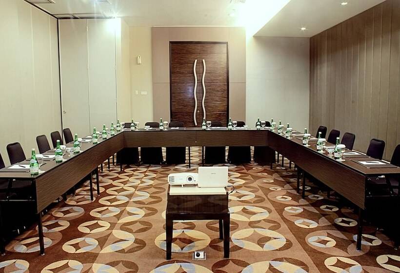 酒店 Aston Bellevue Radio Dalam