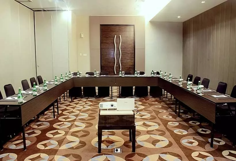 酒店 Aston Bellevue Radio Dalam