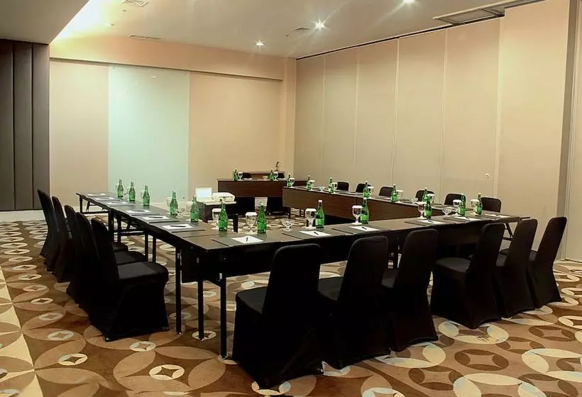 酒店 Aston Bellevue Radio Dalam