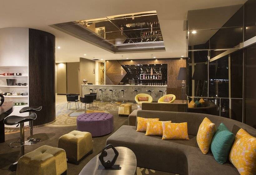 酒店 Aston Bellevue Radio Dalam