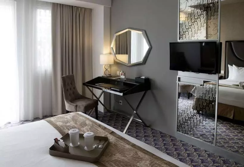 酒店 Aston Bellevue Radio Dalam