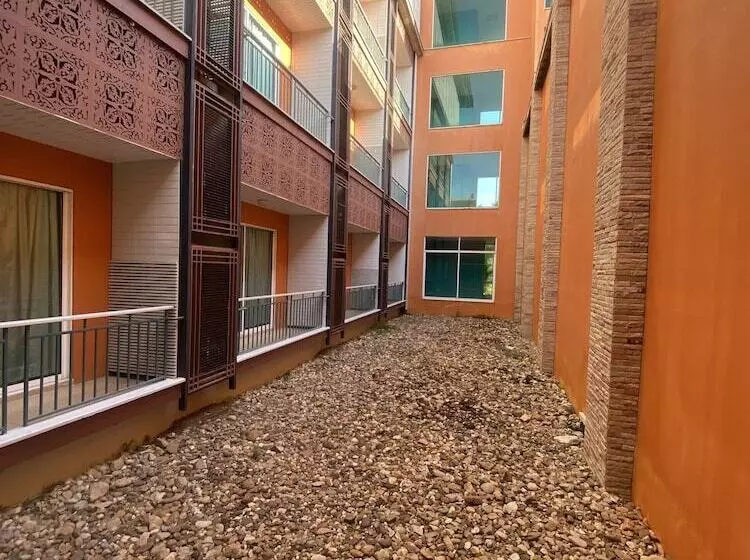 هتل Chawlada