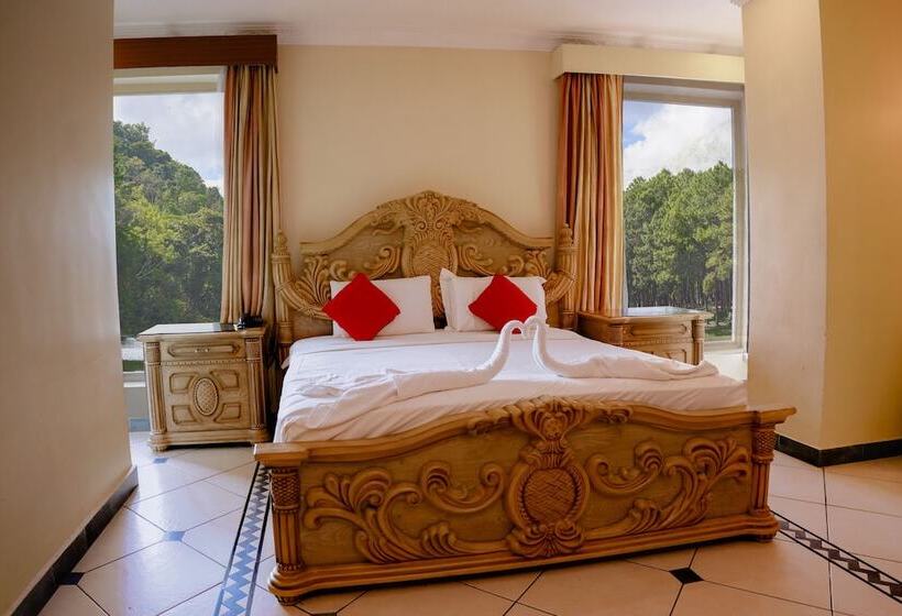 בית מלון כפרי Emarald Resort