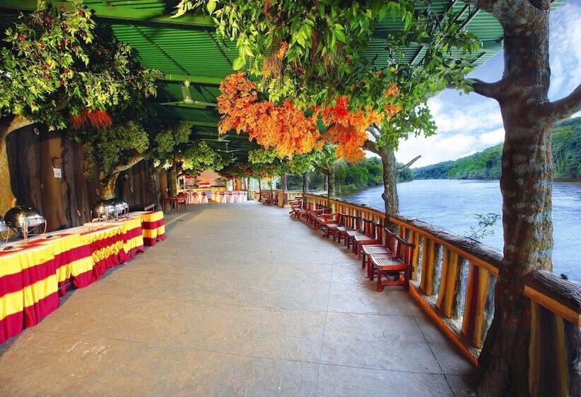 בית מלון כפרי Emarald Resort