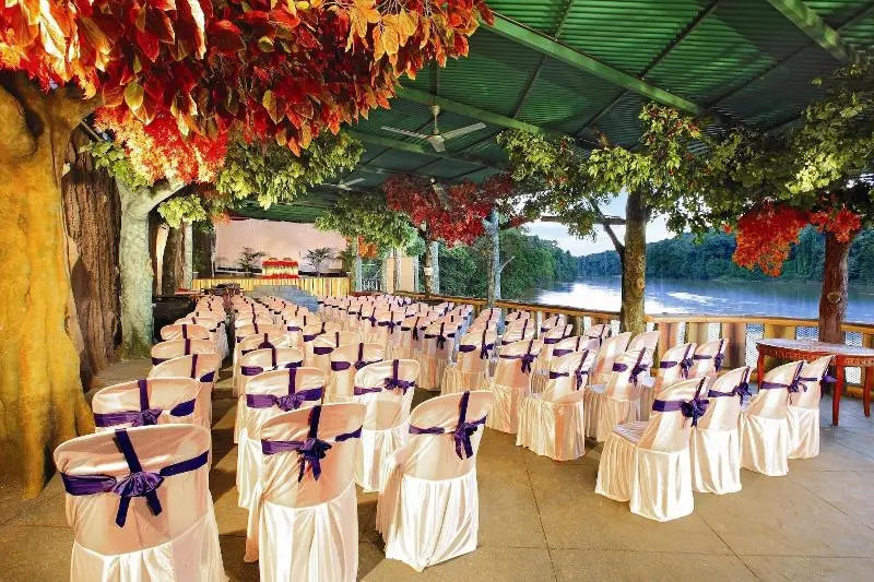 ホテル Emarald Resort