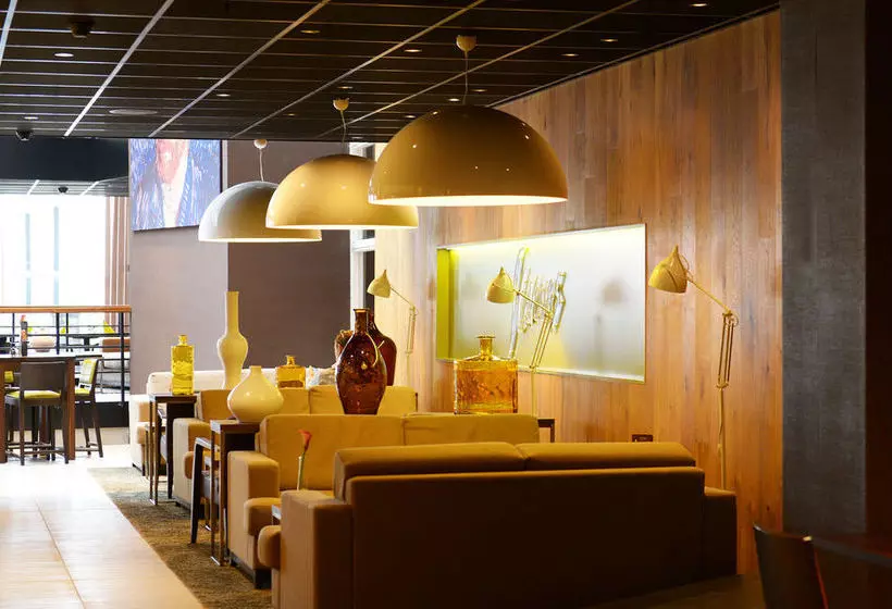 ホテル Golden Tulip Amsterdam Riverside