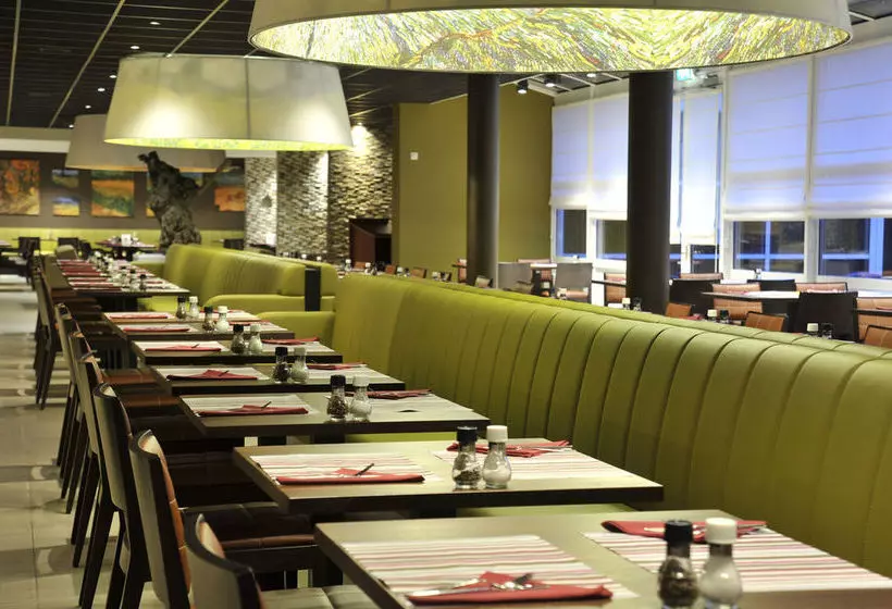 ホテル Golden Tulip Amsterdam Riverside