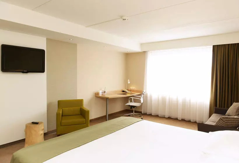 ホテル Golden Tulip Amsterdam Riverside