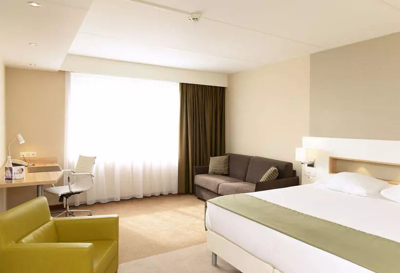 ホテル Golden Tulip Amsterdam Riverside