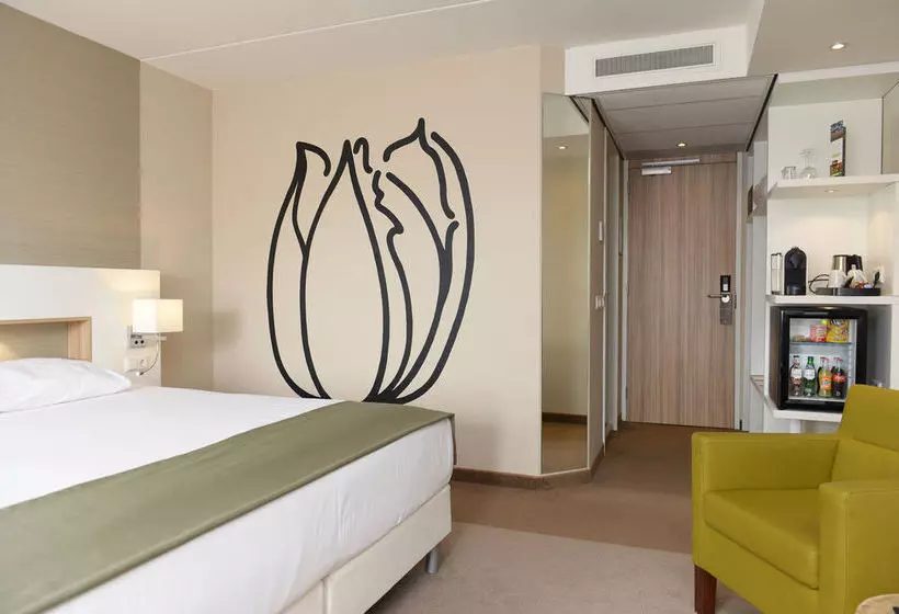 ホテル Golden Tulip Amsterdam Riverside