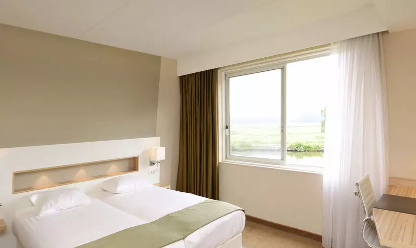 ホテル Golden Tulip Amsterdam Riverside