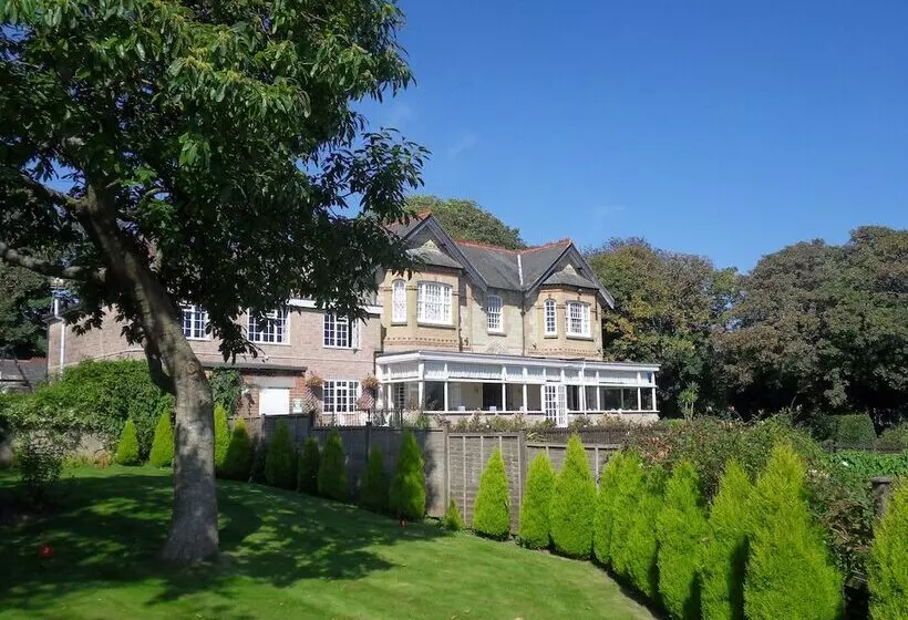 호텔 Luccombe Manor Country House