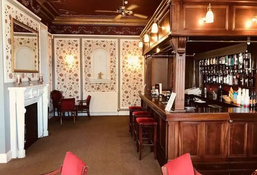 Отель Luccombe Manor Country House