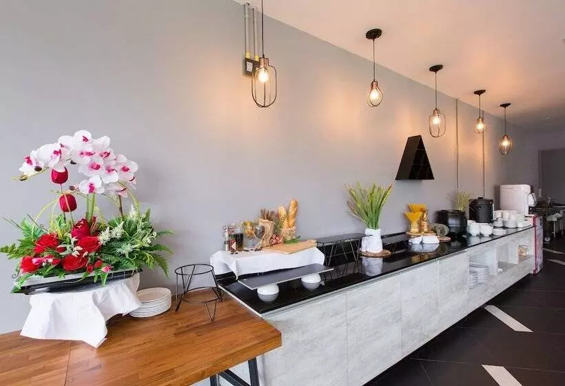 Maya Phuket Airport Hotel Naiyang Beach