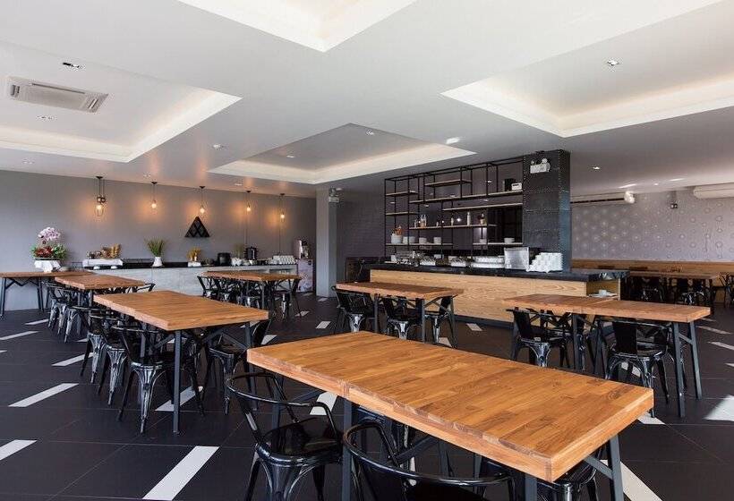 Maya Phuket Airport Hotel Naiyang Beach