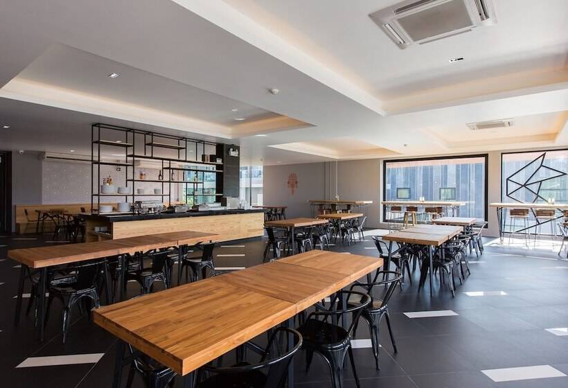 Maya Phuket Airport Hotel Naiyang Beach