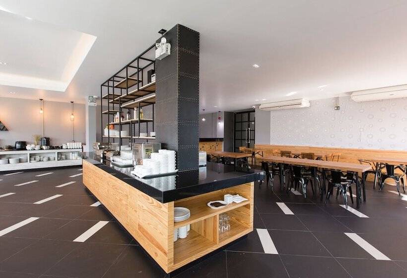 Maya Phuket Airport Hotel Naiyang Beach