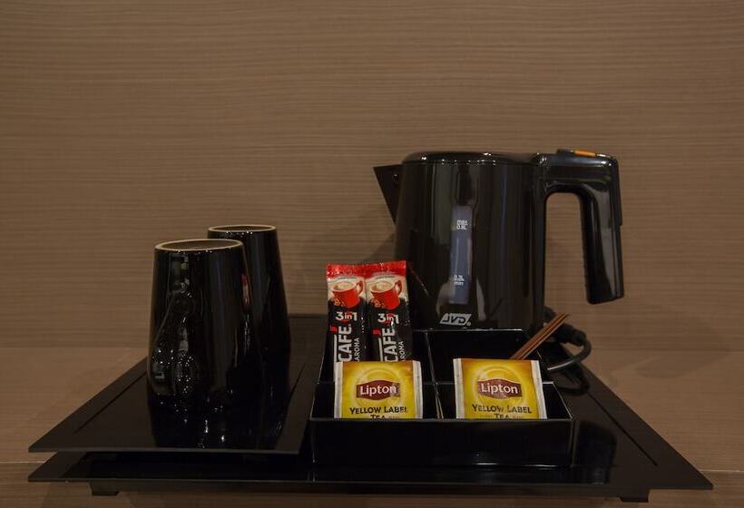 Maya Phuket Airport Hotel Naiyang Beach