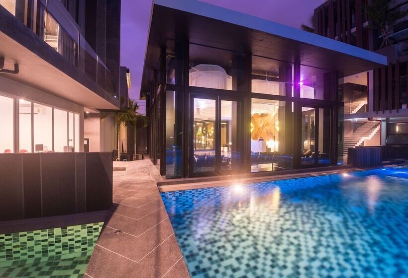 Maya Phuket Airport Hotel Naiyang Beach