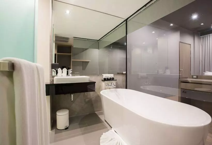 Maya Phuket Airport Hotel Naiyang Beach