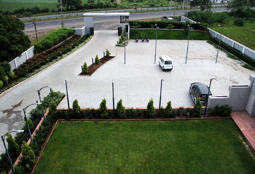 Отель Vista Rooms At Nandan Kanan