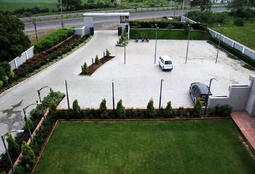 Отель Vista Rooms At Nandan Kanan