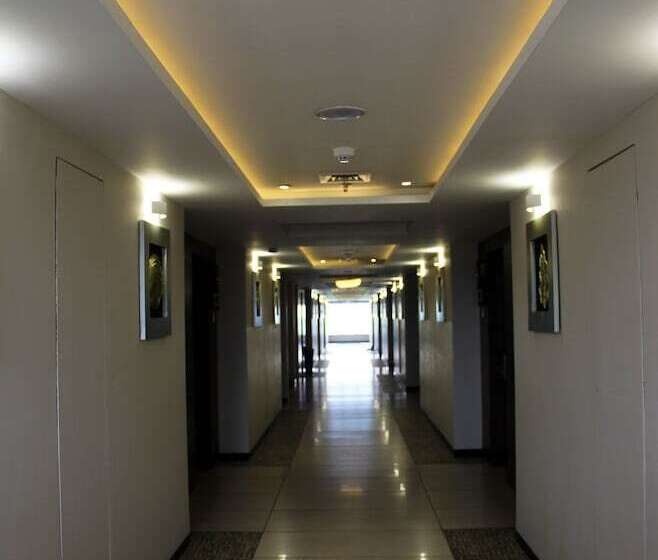 Отель Vista Rooms At Nandan Kanan