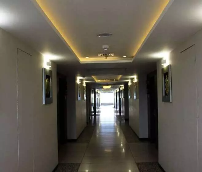 ホテル Vista Rooms At Nandan Kanan