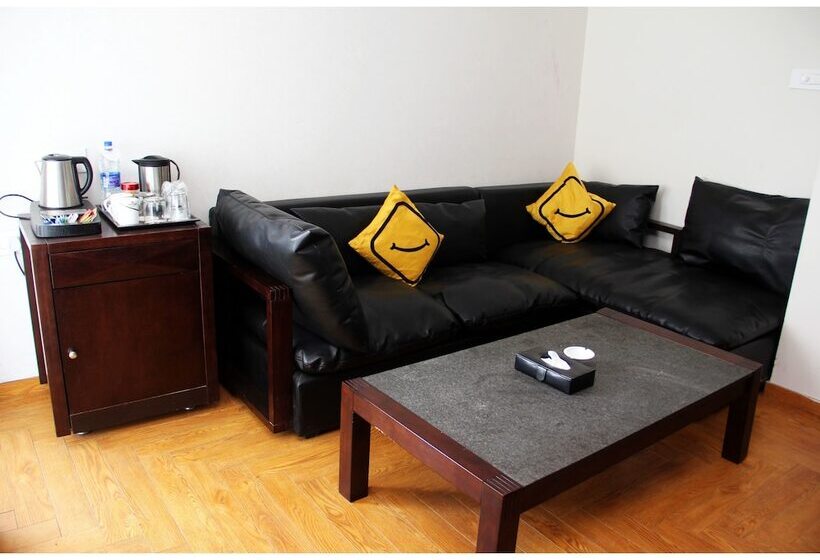 Отель Vista Rooms At Nandan Kanan