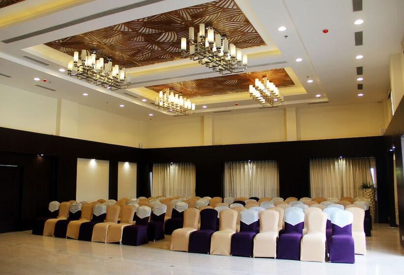 Отель Vista Rooms At Nandan Kanan