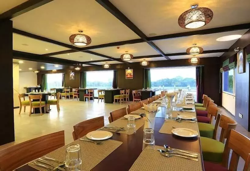 Отель Vista Rooms At Nandan Kanan