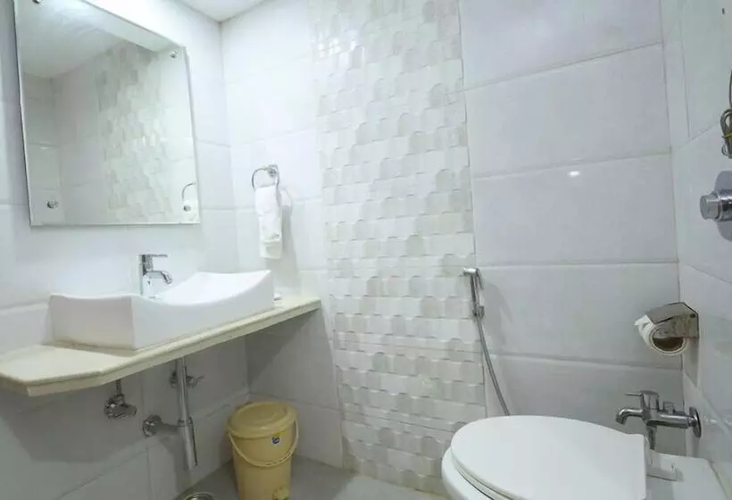 ホテル Vista Rooms At Nandan Kanan