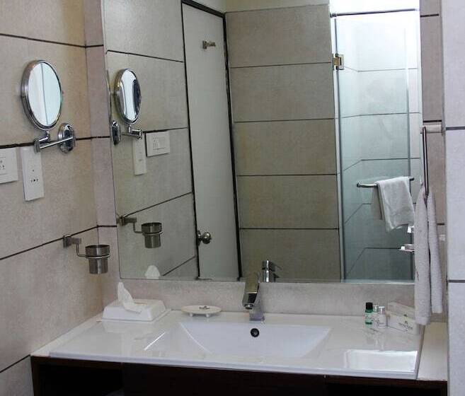 Отель Vista Rooms At Nandan Kanan