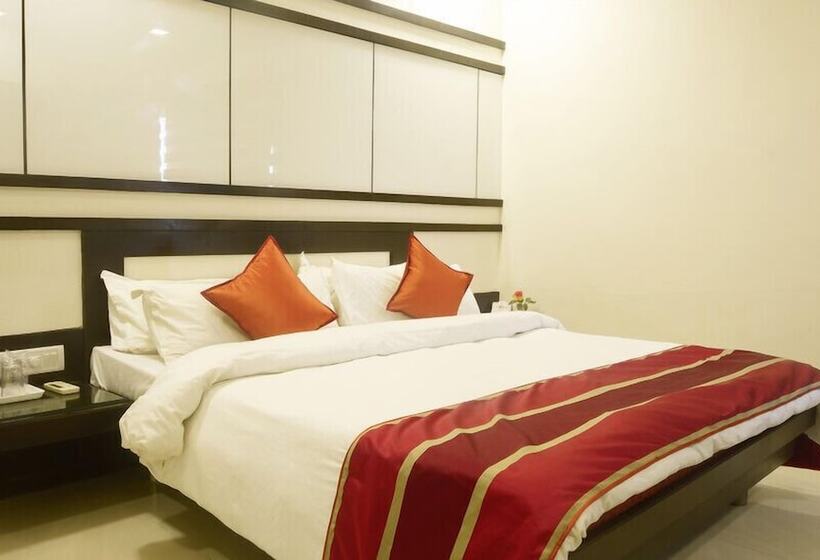 Отель Vista Rooms At Nandan Kanan