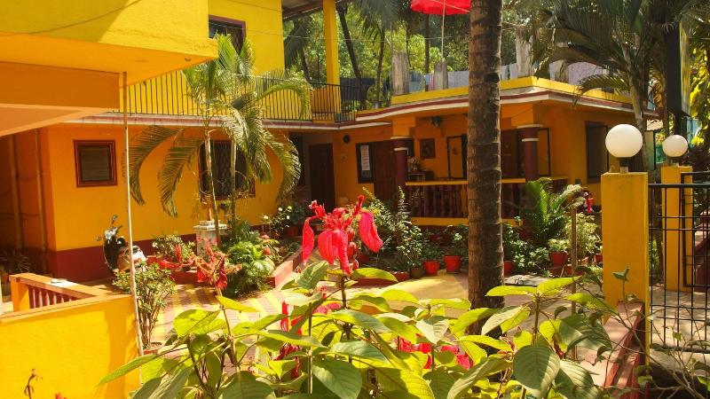 Отель Yellow House