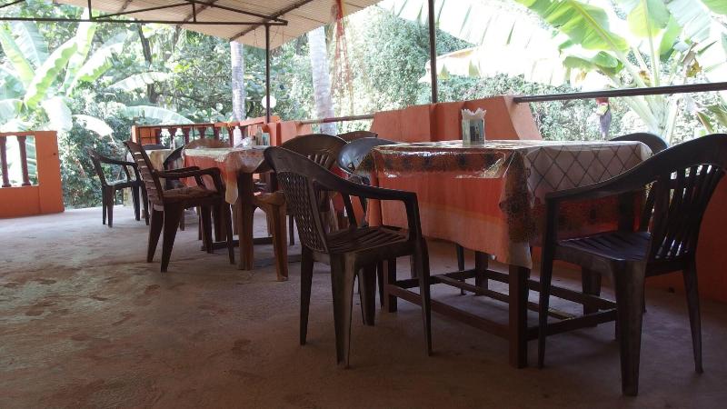 Отель Yellow House