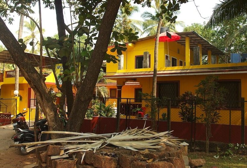 Отель Yellow House