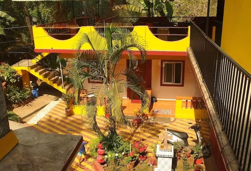 ホテル Yellow House