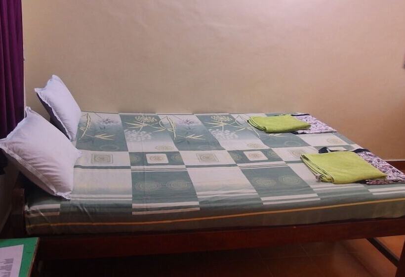 Отель Yellow House