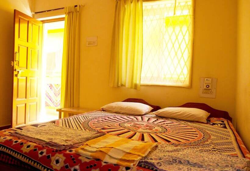 Отель Yellow House