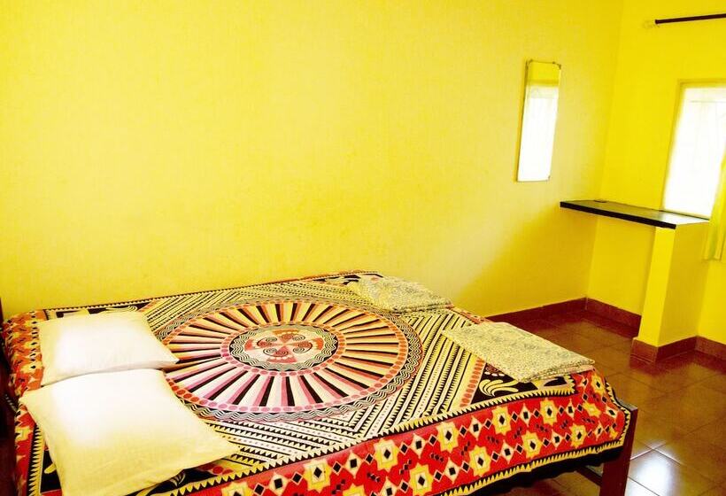 Отель Yellow House