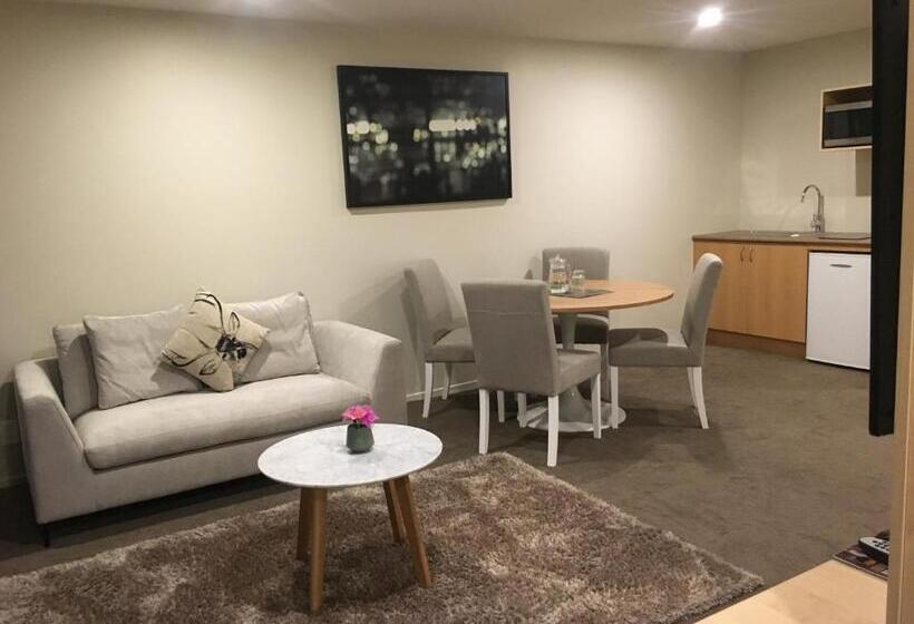 فندق على الطريق Greenlane Suites