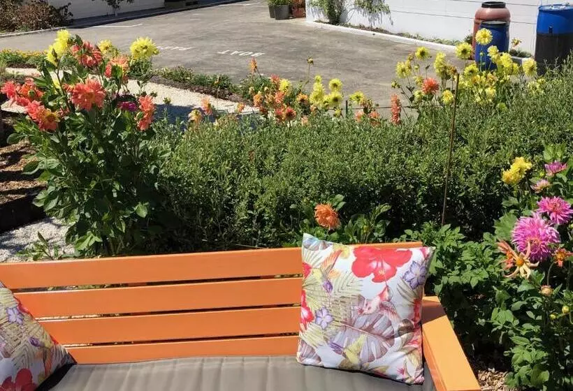 Opononi Lighthouse Motel