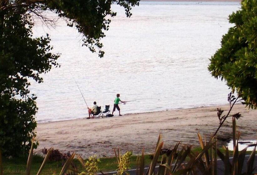 Opononi Lighthouse Motel