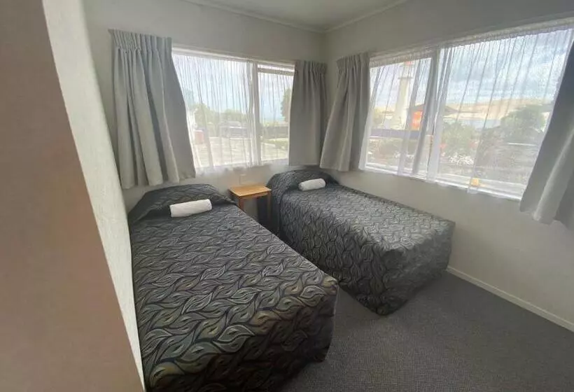 Opononi Lighthouse Motel