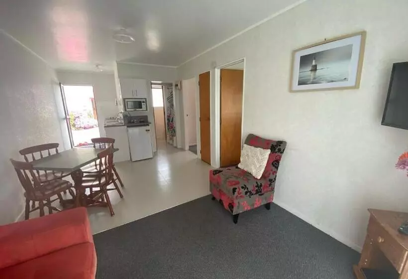 Opononi Lighthouse Motel