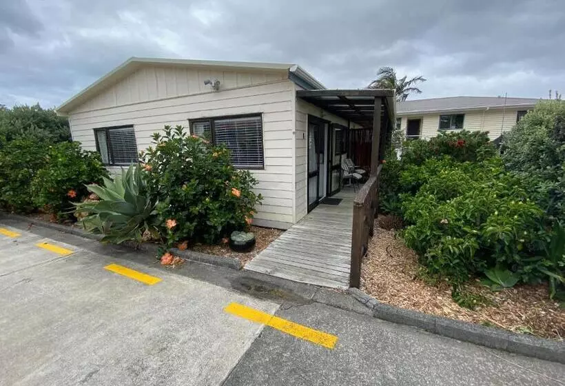 Opononi Lighthouse Motel