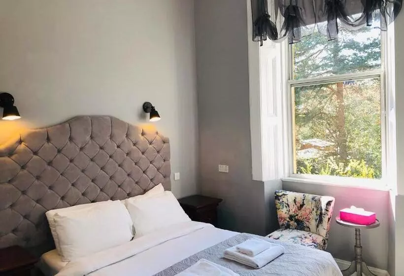 پانسیون Allison House 16