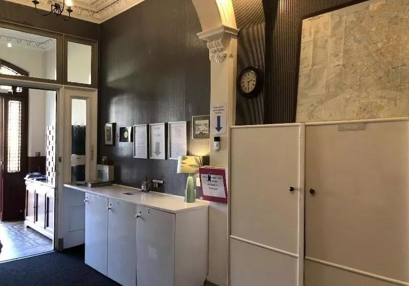 پانسیون Allison House 16